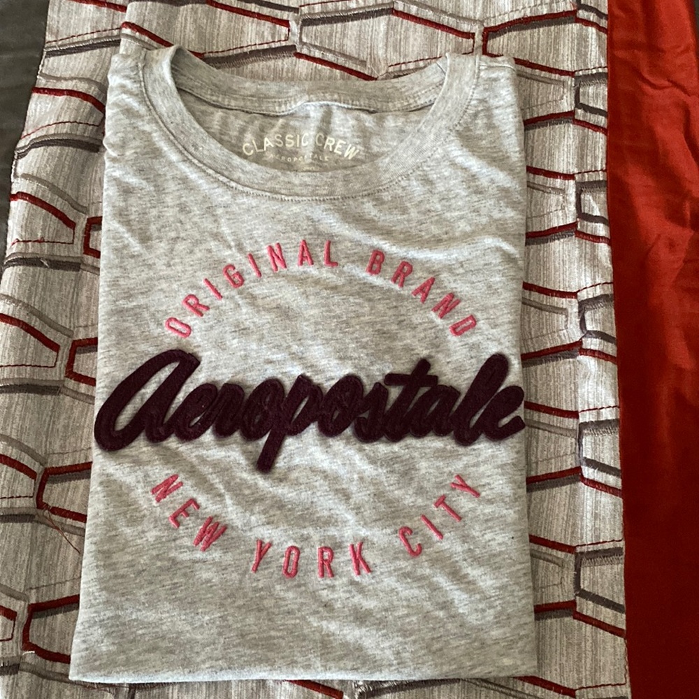 Aeropostal Gray shirt with hint of pink